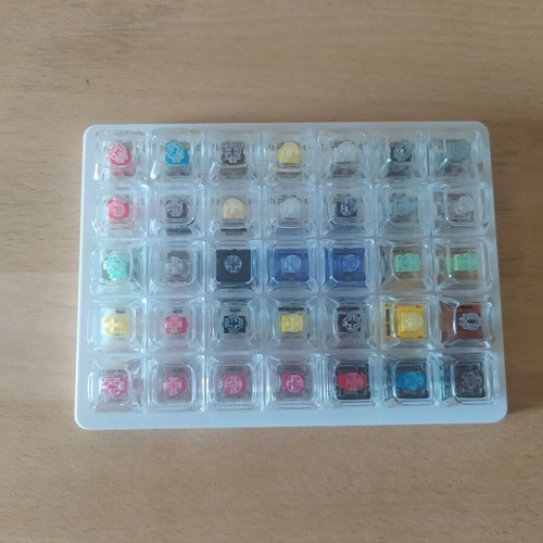 Gateron and Kailh Switch Testers with transparent Keycaps, 70 pieces, new