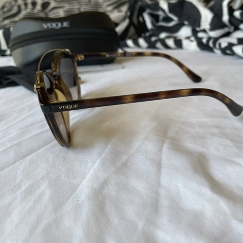 Vogue sunglasses used with brown tortoiseshell frame and brown degrade lenses
