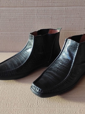 Guy Laroche leather women's ankle boots used, black croc 37