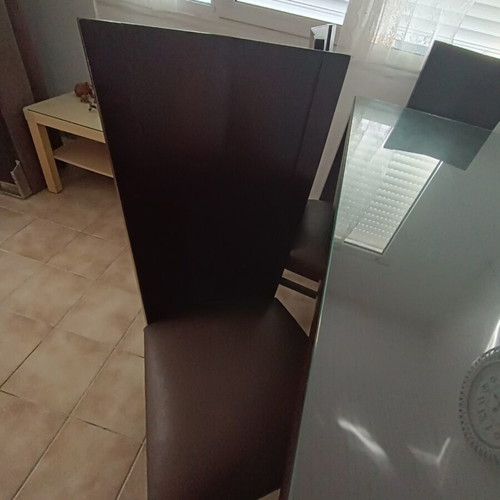 Dining set solid wood like new with 6 chairs and extendable table