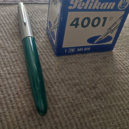 Vintage Parker 21 fountain pen with Pelikan 4001 ink