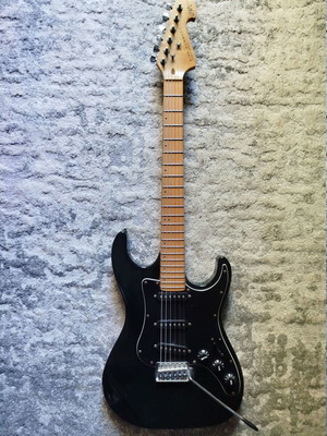 Washburn Kirk Hammet electric guitar used with carrying bag