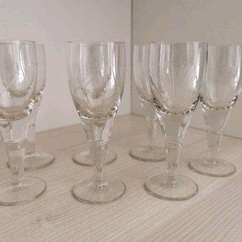 Liqueur/Cognac glasses like new, set of 7 with embossed design