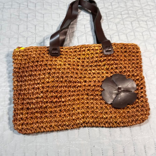 Woven straw shoulder bag like new with flower design brown