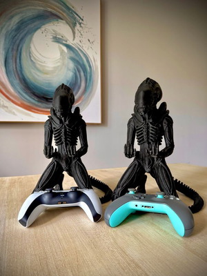 Alien Controller Stand for Xbox and PS5