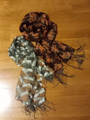 Scarves and shawls new, 2 large and 3 gift multicolored