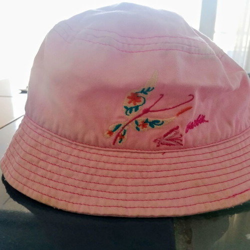 Barbie hat 54cm like new, pink, children's round
