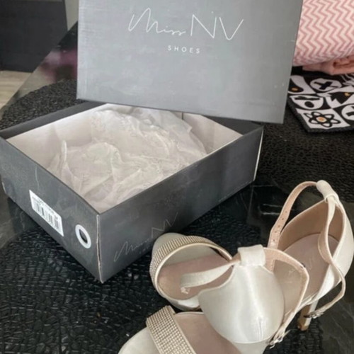 Envie Shoes white strass sandals like new, size 37