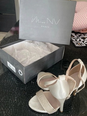 Envie Shoes white strass sandals like new, size 37