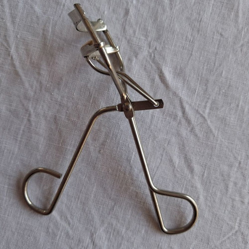 Vintage Amy Eyelash Curler used with silicone pad