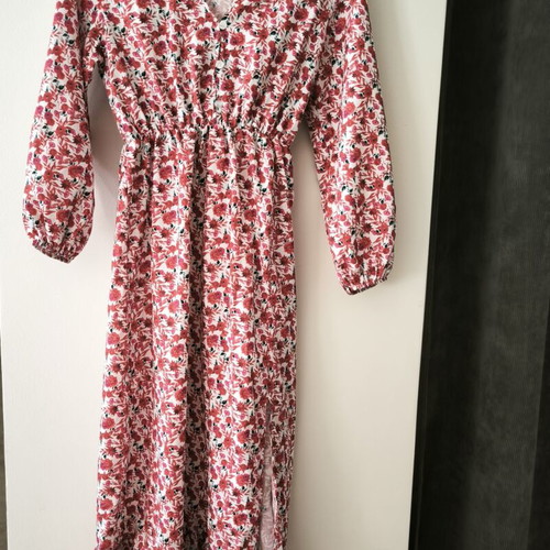 Floral dress new, long with sleeves and ruffles