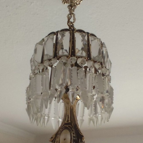 Crystal chandelier used with 10 bulbs