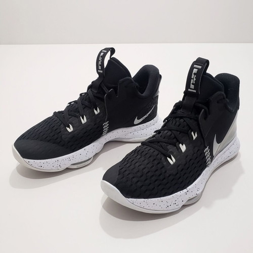 Nike Lebron Witness 5 V sneakers like new, size 42