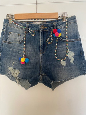 Jean shorts like new with nice belt