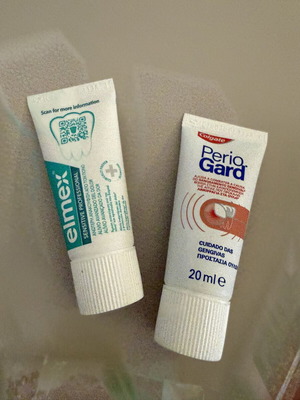 Dental kit με οδοντόκρεμες και προϊόντα καθαρισμού δοντιών καινούργιο