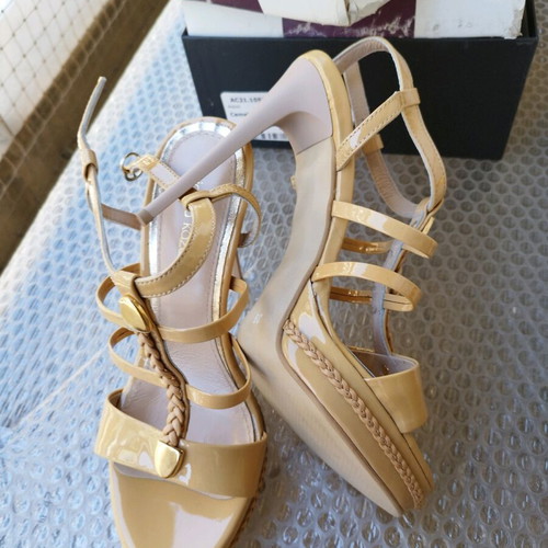 Gianna Kazakou patent leather sandals new, beige, size 39