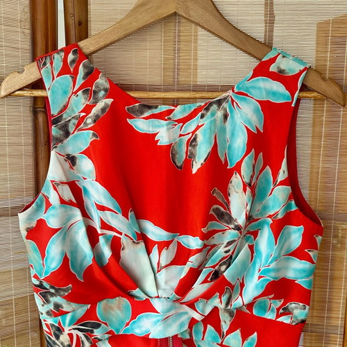 BSB crop top size 42, like new, coral with floral motif