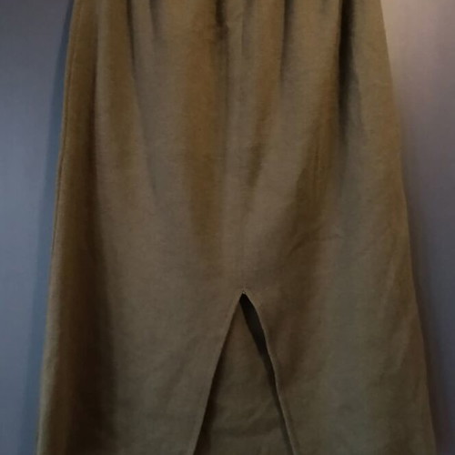 Plus size knitted long skirt like new with elastic waistband