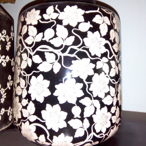 Chinese vase set used with lotus flower, black and white