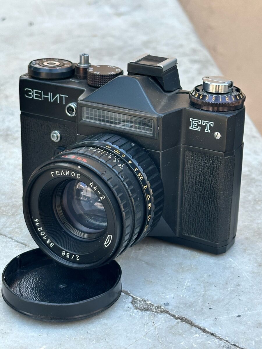 Zenit ET camera with Helios 44-2 58mm… - € 90,00 - Vendora.cy