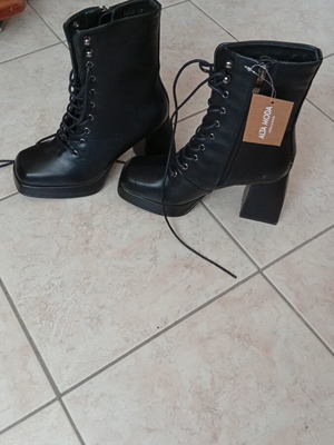 Alta Moda boots new, size 37, black with heel