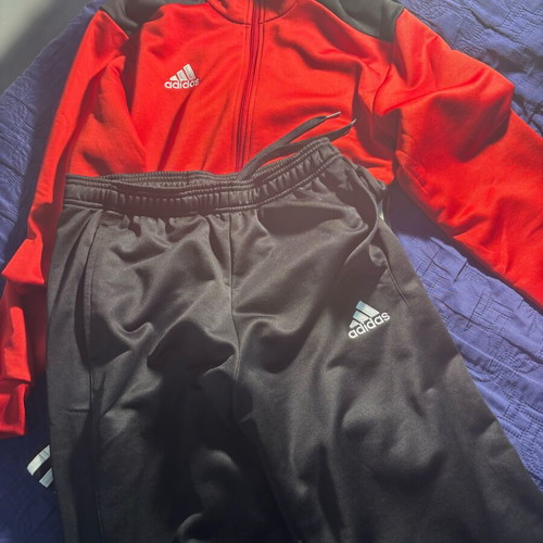 Adidas set with black and red tracksuit and jacket like new, size M