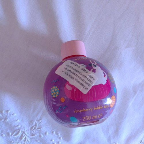 Avon Strawberry Bubble Bath 250 ml children's bath foam new