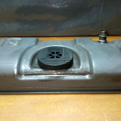 Engine head cover used for Peugeot 106 and Citroen Saxo