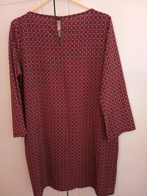 Dress like new, size M, lightweight for all day
