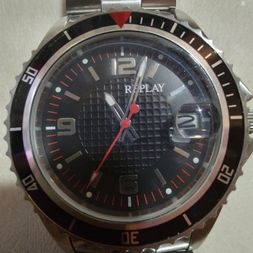 Replay Diver Style men's watch with stainless steel bracelet and date display