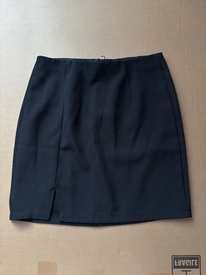 Μίνι φούστα καινούργια με σκίσιμο, μαύρη Pink Woman, μέγεθος XS