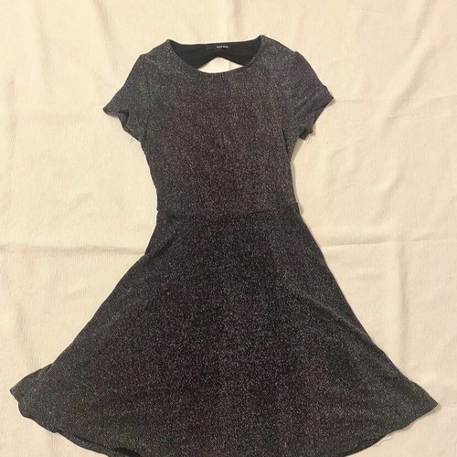 Dress with sequin look and open back size Medium like new, black and silver