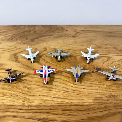 Airplane miniatures like new, collectible from the 90s, set of 7