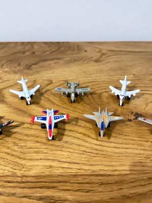 Airplane miniatures like new, collectible from the 90s, set of 7