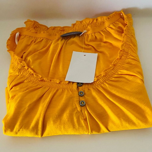 Women's mako t-shirt new, short sleeve, size small, mustard color