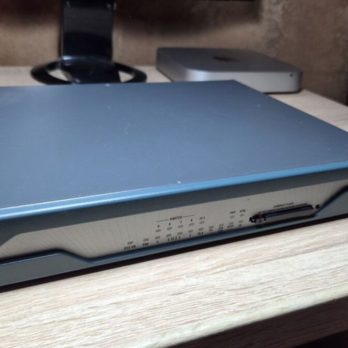 Cisco 1811 Integrated Services Router like new