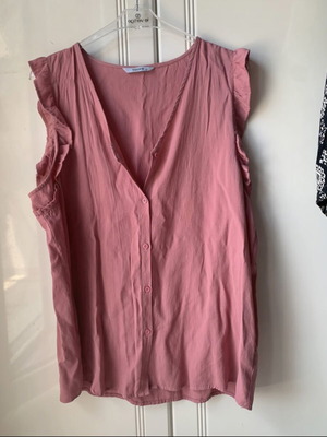 Yookie sleeveless blouse with ruffles XXL like new, pink-salmon