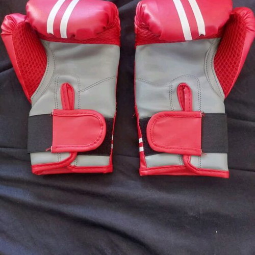 Boxing gloves size S like new