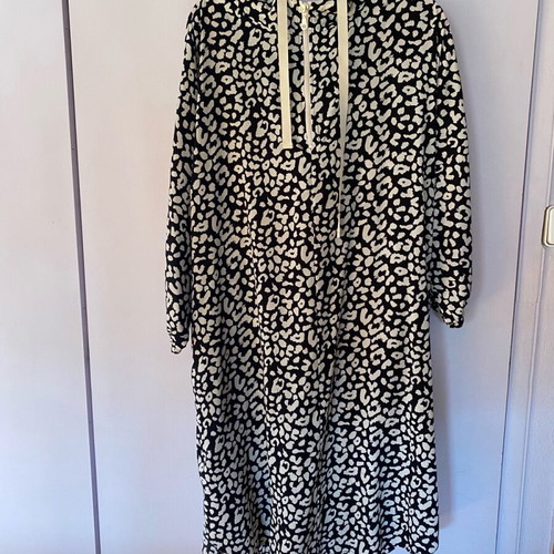 Mat Fashion dress like new, animal print with hood and zipper