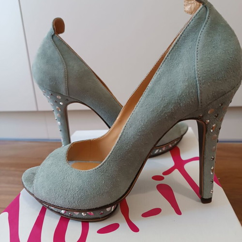 Peep Toe Nolita Pumps Size 39 like new, suede green with silver