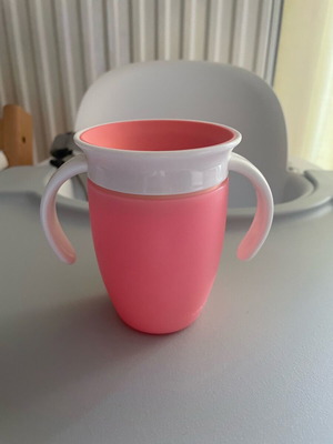 Munchkin Miracle 360 Learning Cup like new