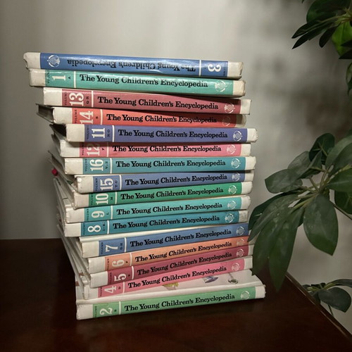 The Young Children’s Encyclopedia Britannica 1977 like new, volumes 1-16
