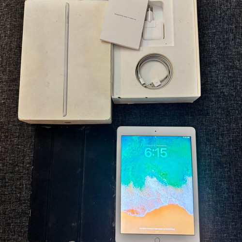 Apple iPad 6th Gen 32GB WiFi white like new with box