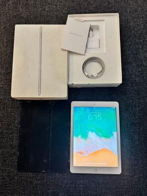 Apple iPad 6th Gen 32GB WiFi white like new with box
