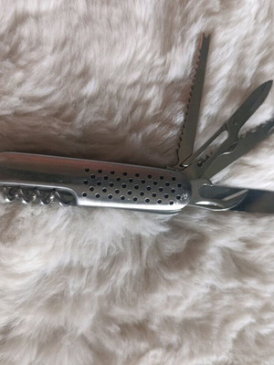 Multitool pocket knife used 11 in 1