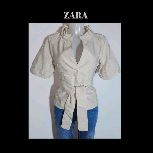 Zara jacket with flattering cut and belt like new, beige