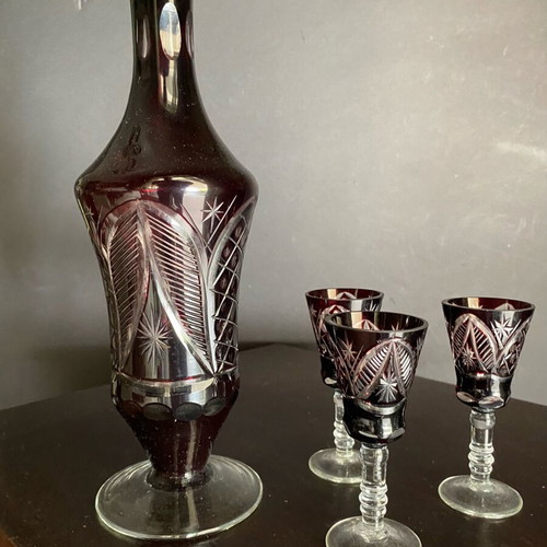 Vintage red glass liquor set like new