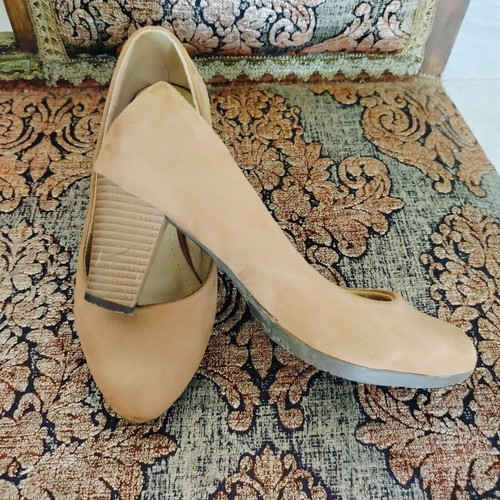 Suede pumps size 39 with 7 cm heel, like new, beige and brown