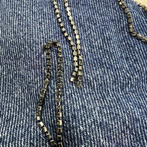 Colcci high-waisted blue denim jeans with chain and rhinestone details