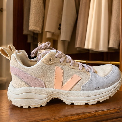 Veja Venturi VC Suede Sneakers size 37 like new, almond peach